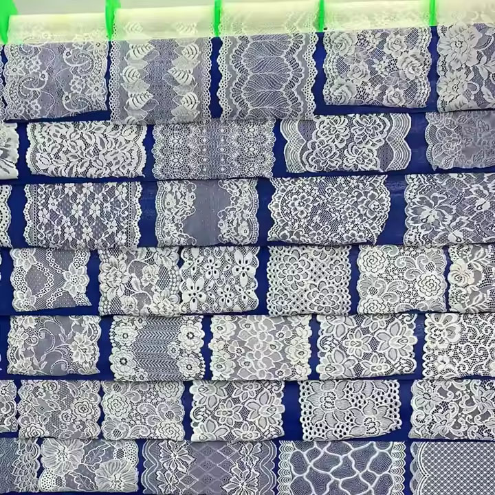 Měkká elastická krajka je nedílnou součástí dámského spodního prádla